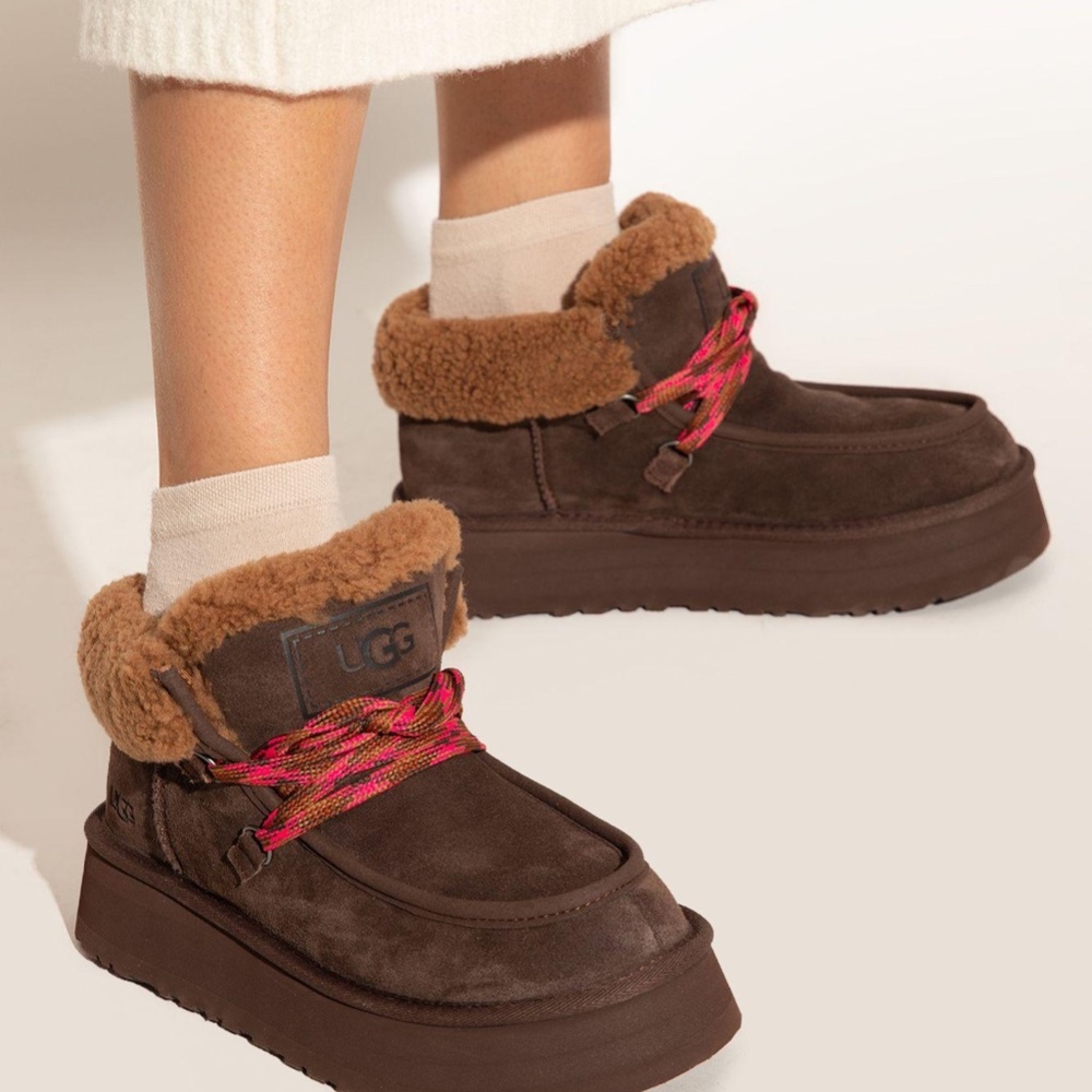 UGG PLATFORM BOOTS ' FUNKARRA' BNWT